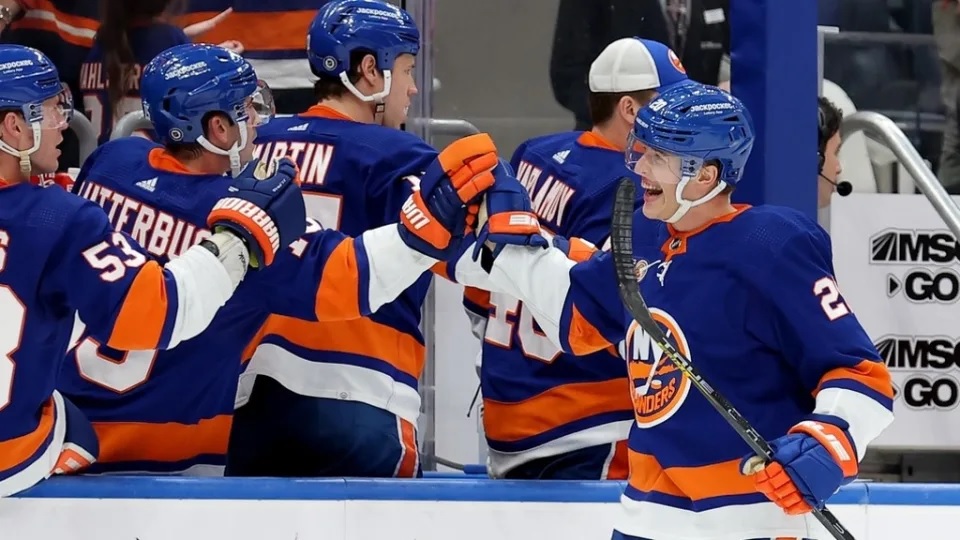 Sports Book Stuff - Islanders Clinch Playoff Berth After 4-2 Win Over ...